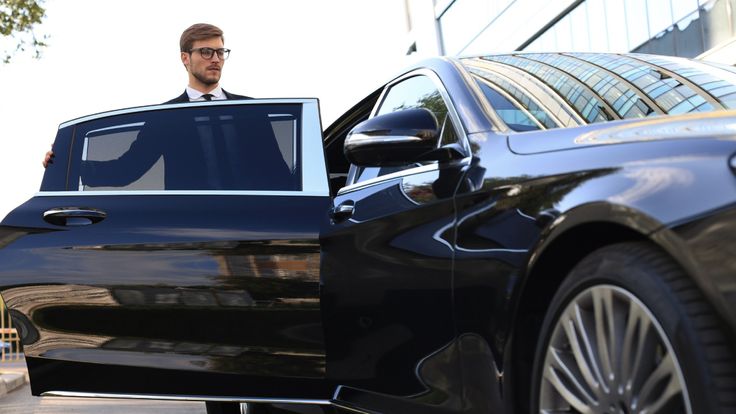 Punctual Arena Arrivals and High-End Concert Chauffeur Solutions
