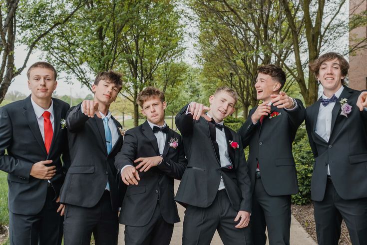 Precision-Engineered Luxury Transit for Prom and Graduation FL-Limos
